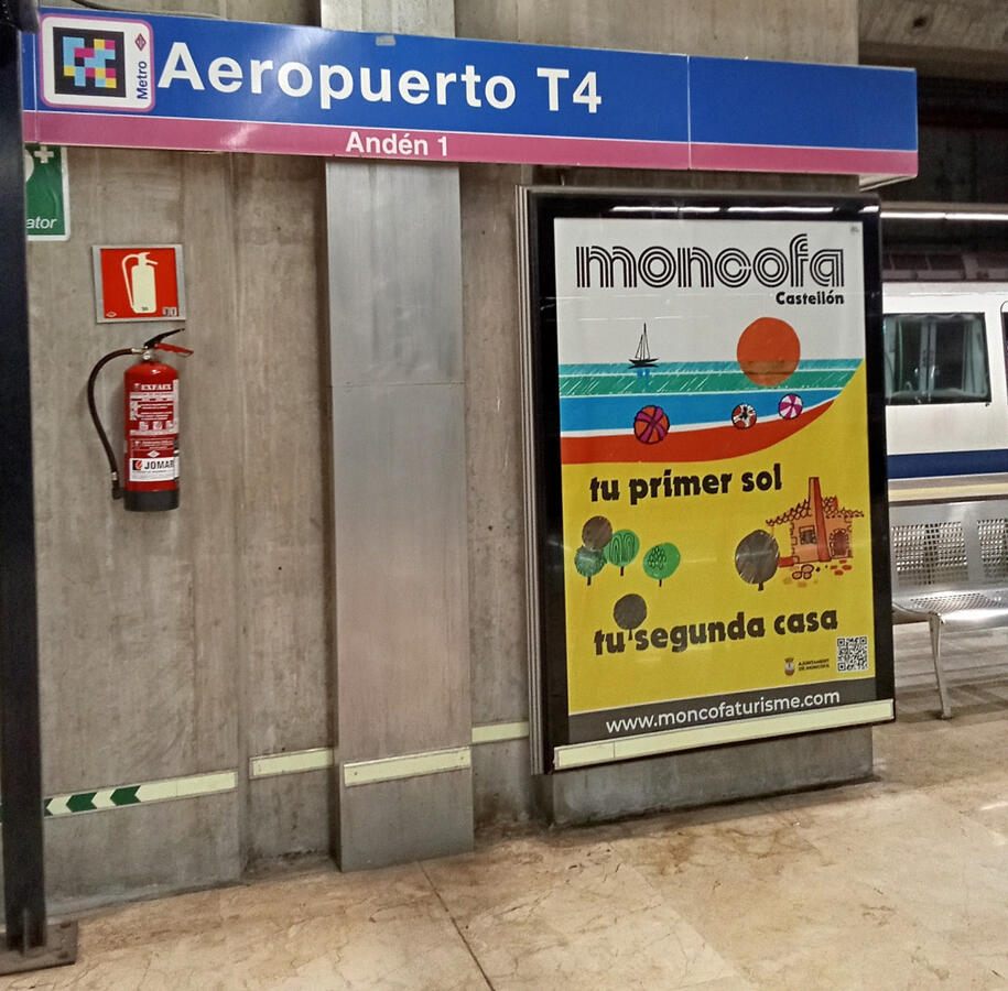 OPI de Moncofa Turisme a l'andana de Metro de la T4