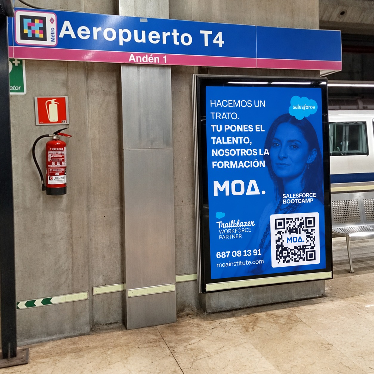 MUPI EN METRO T4 AEROPORT MADRID - MOA INSTITUTE